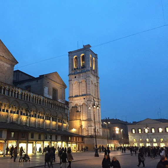 Praça histórica de Ferrara
