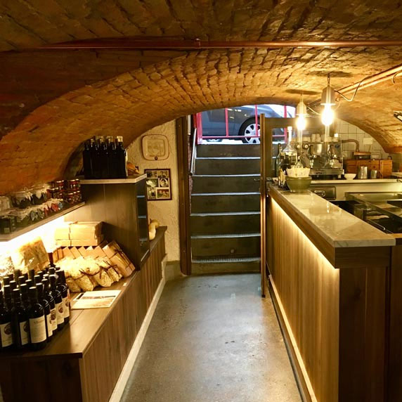 Trattorias and Budget Gastronomy