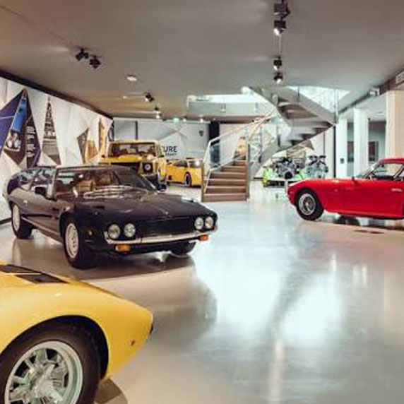 Aceto balsâmico e carros esporte de Modena