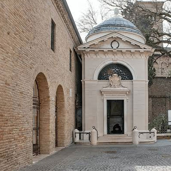 Túmulo de Dante e centro histórico de Ravenna